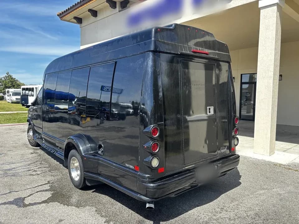 2018 Ford E350 Shuttle Bus - Image 7