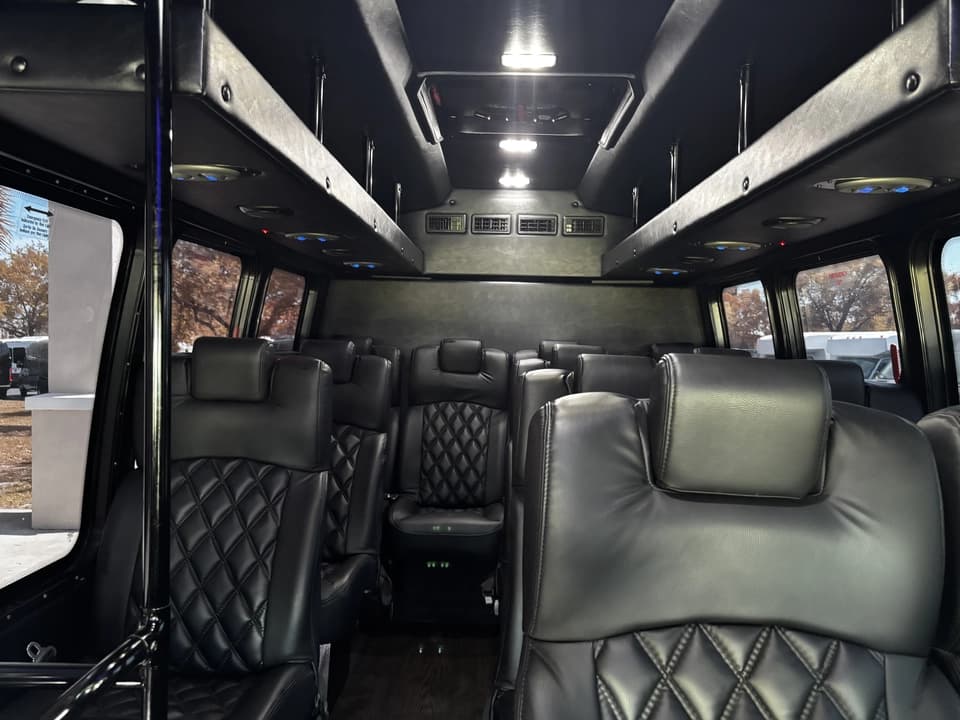 2018 Ford E350 Shuttle Bus - Image 15