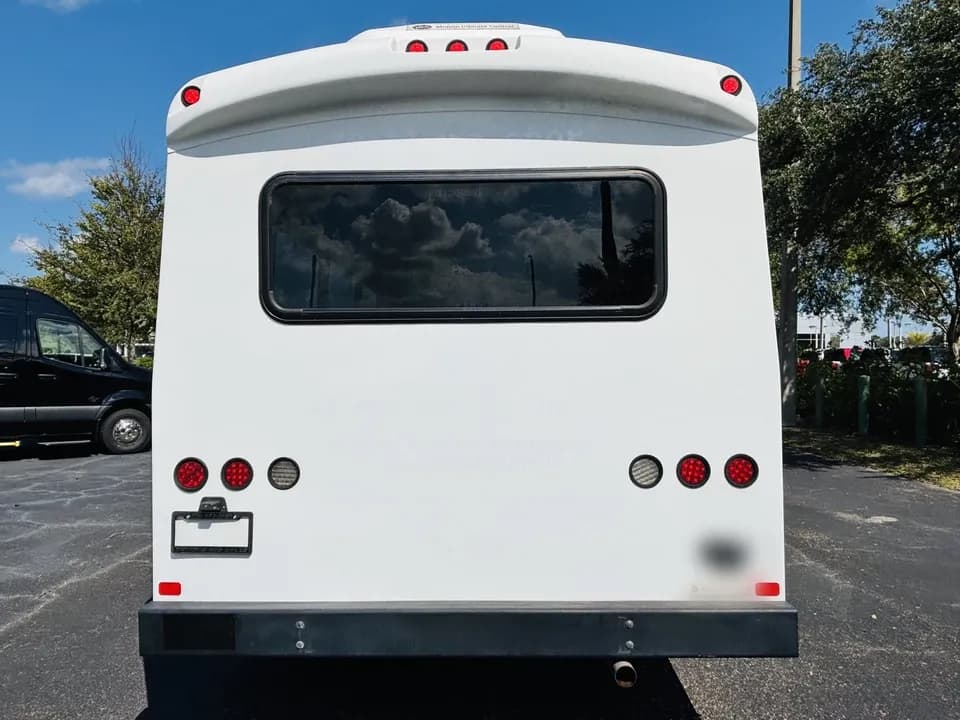 2017 Ford E450 Shuttle Bus - Image 3