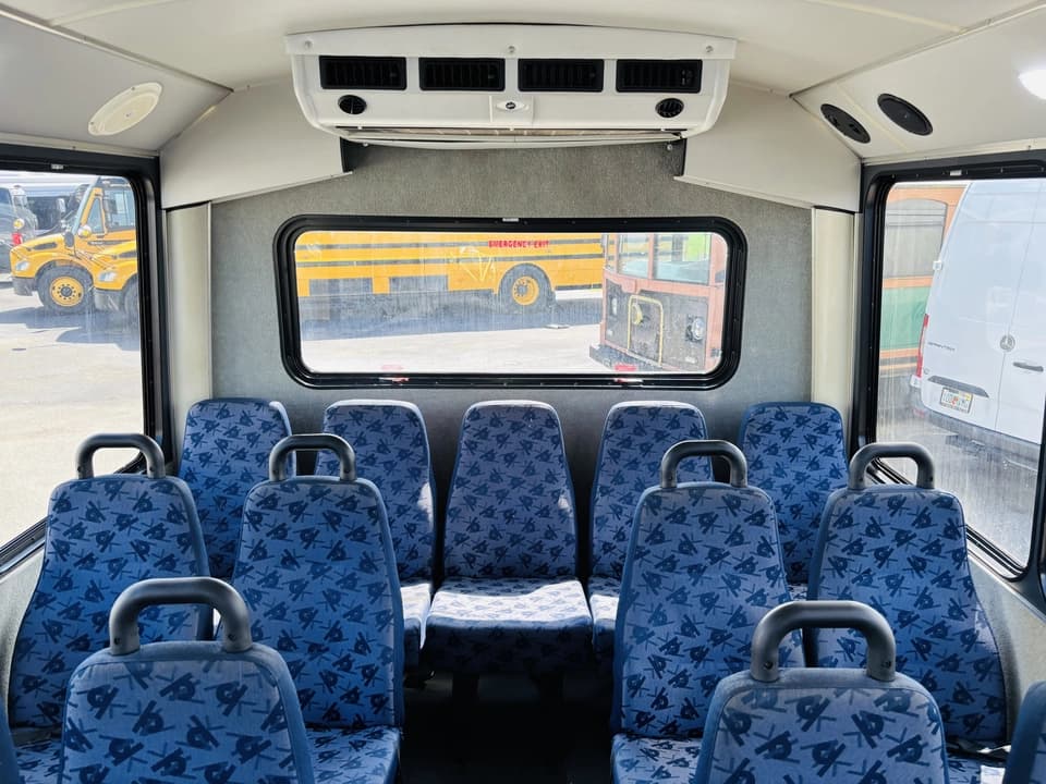 2017 Ford E450 Shuttle Bus - Image 14