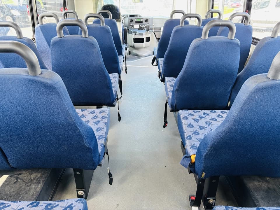 2017 Ford E450 Shuttle Bus - Image 9