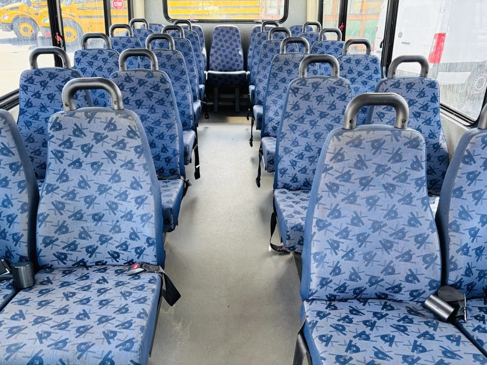 2017 Ford E450 Shuttle Bus - Image 12