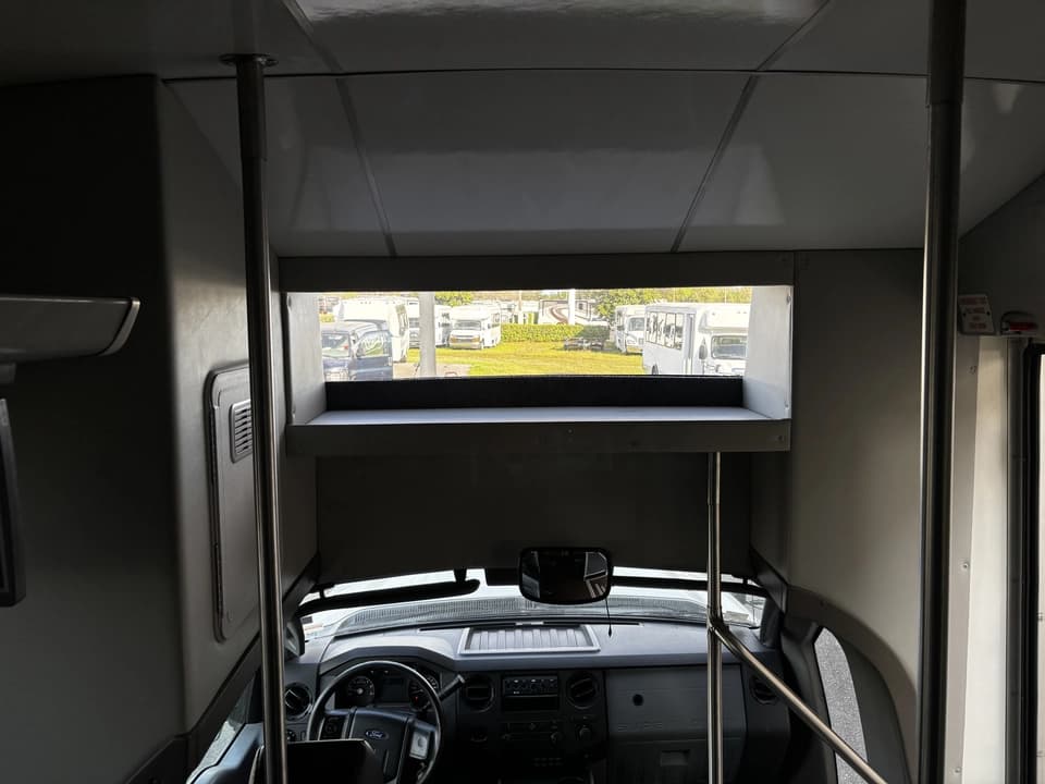 2016 Ford F550 Shuttle Bus - Image 16