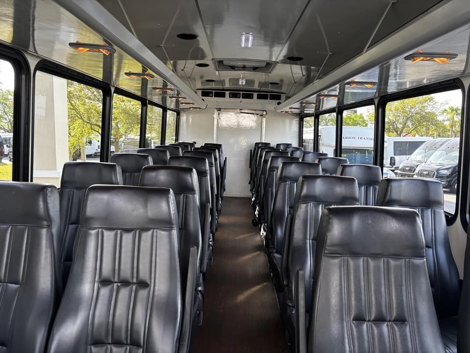 2016 Ford F550 Shuttle Bus - Image 8