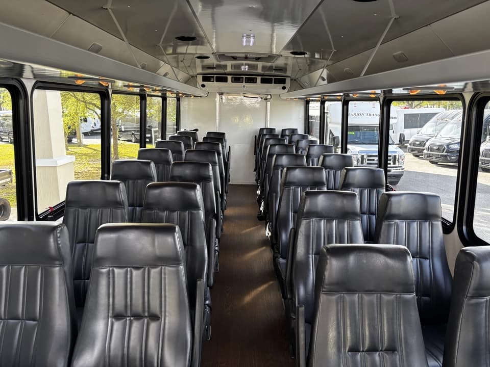 2016 Ford F550 Shuttle Bus - Image 11