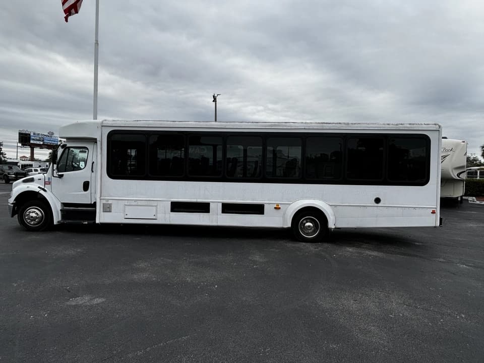 2015 Freightliner S2C Shuttle Bus - Image 2