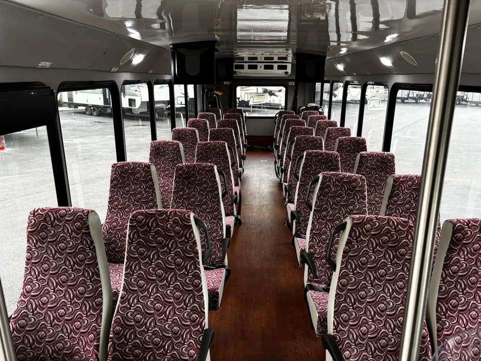 2015 Freightliner S2C Shuttle Bus - Image 13