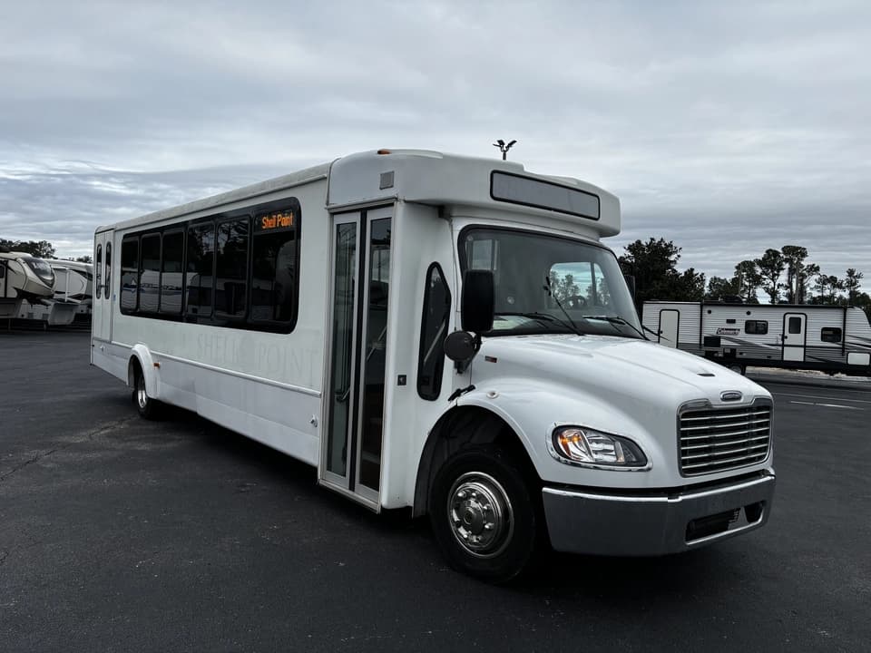 2015 Freightliner S2C Shuttle Bus - Image 6