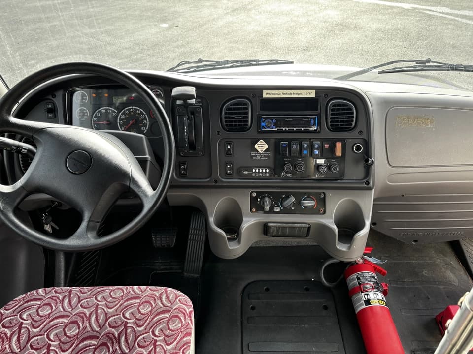2015 Freightliner S2C Shuttle Bus - Image 9
