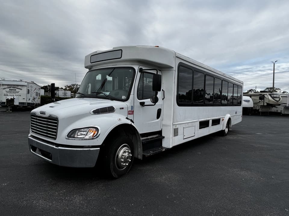 2015 Freightliner S2C Shuttle Bus - Image 1