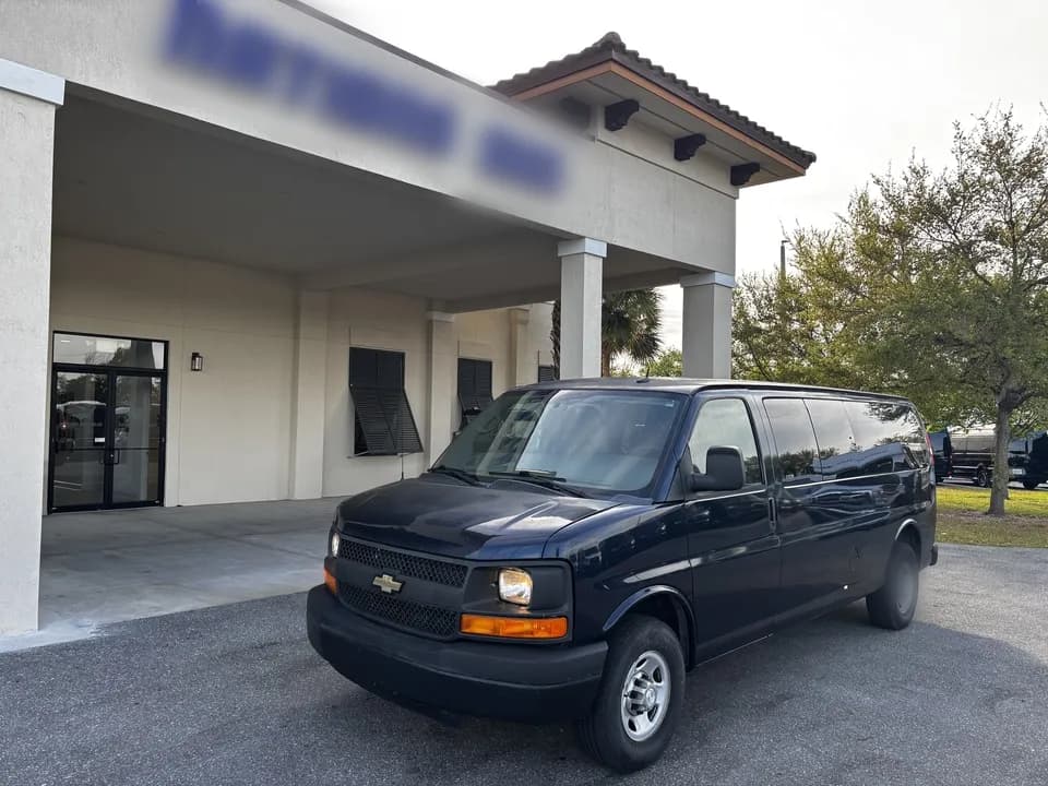 2015 GMT 600 Passenger Van - Image 1