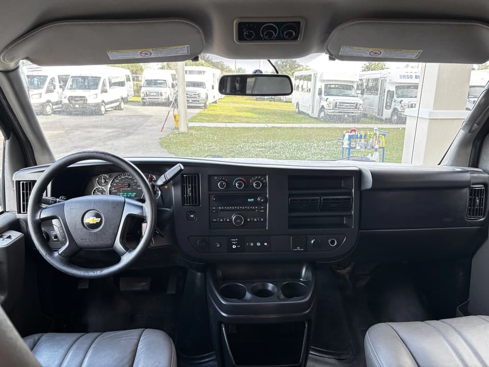 2015 GMT 600 Passenger Van - Image 7