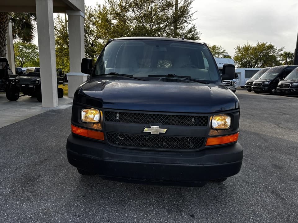 2015 GMT 600 Passenger Van - Image 2