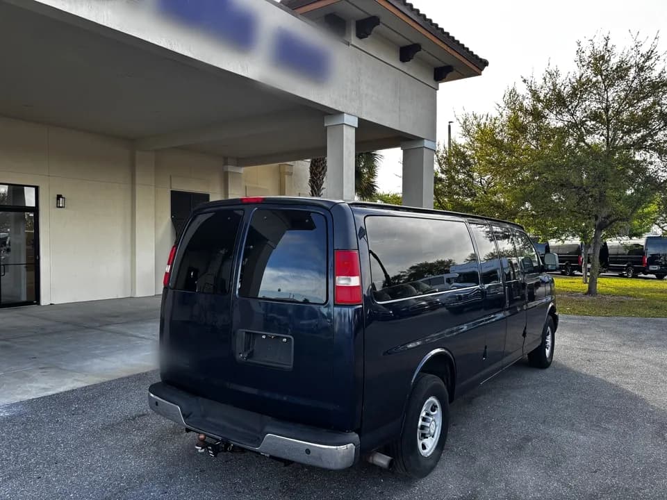 2015 GMT 600 Passenger Van - Image 3