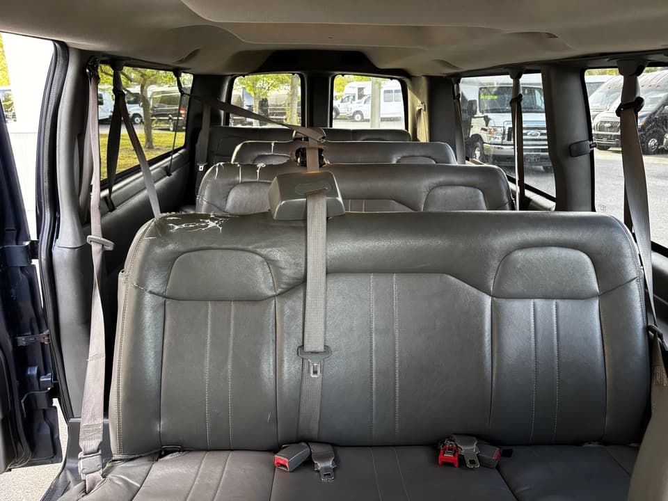 2015 GMT 600 Passenger Van - Image 10