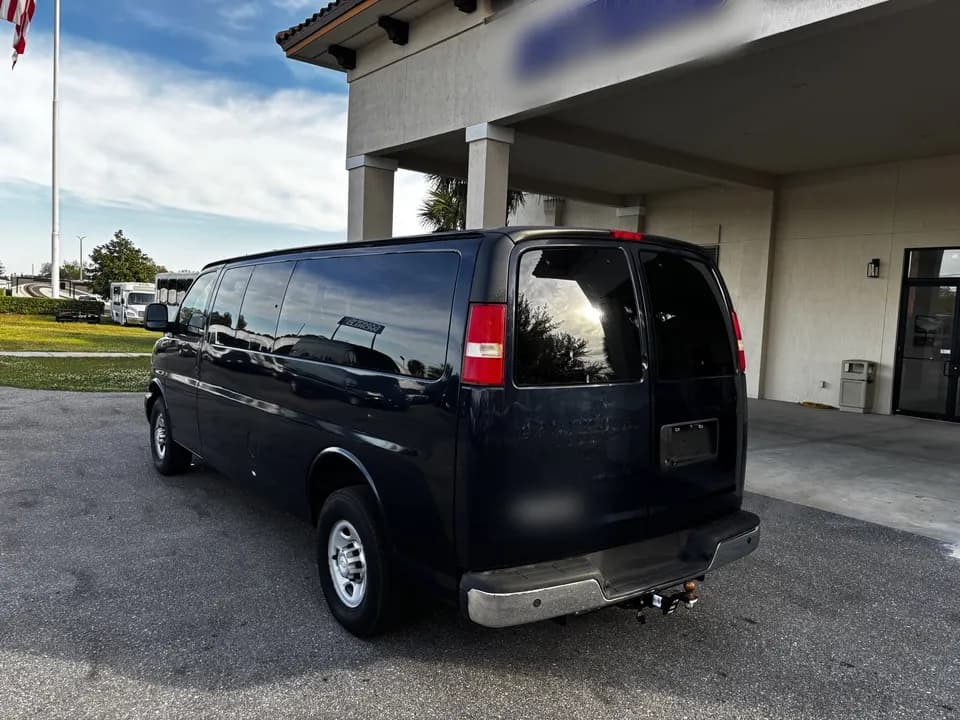 2015 GMT 600 Passenger Van - Image 6