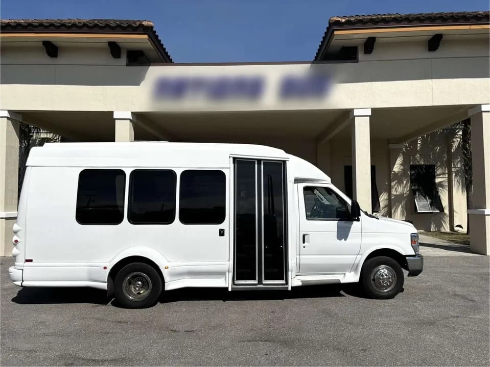 2013 Ford E350 Shuttle Bus - Image 2