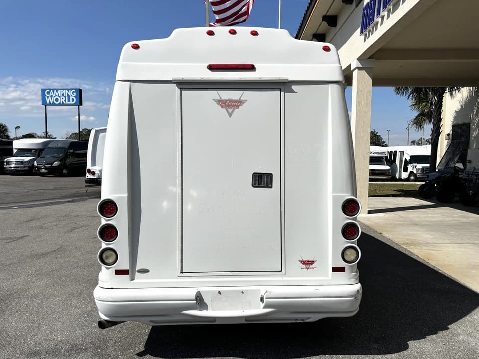 2013 Ford E350 Shuttle Bus - Image 3