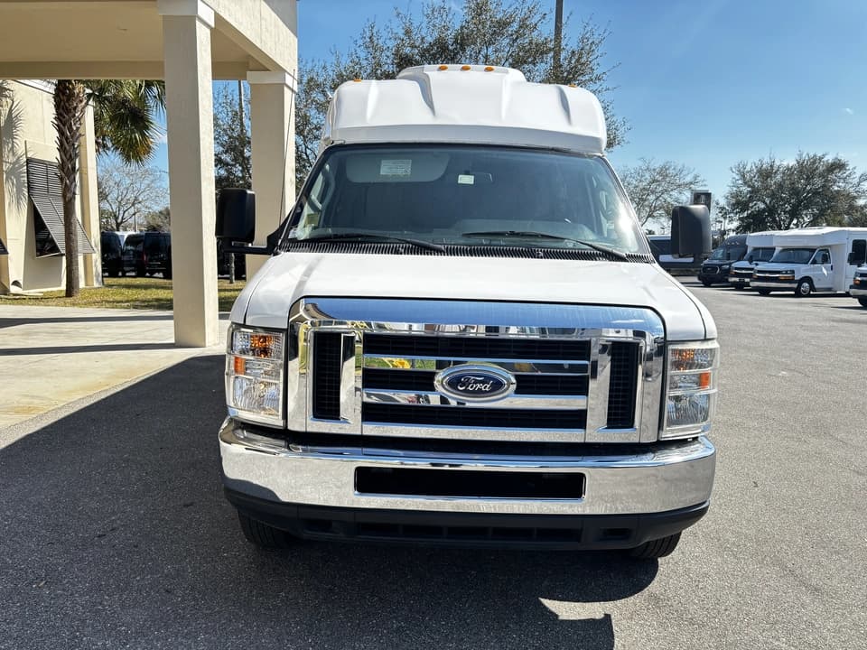 2013 Ford E350 Shuttle Bus - Image 5