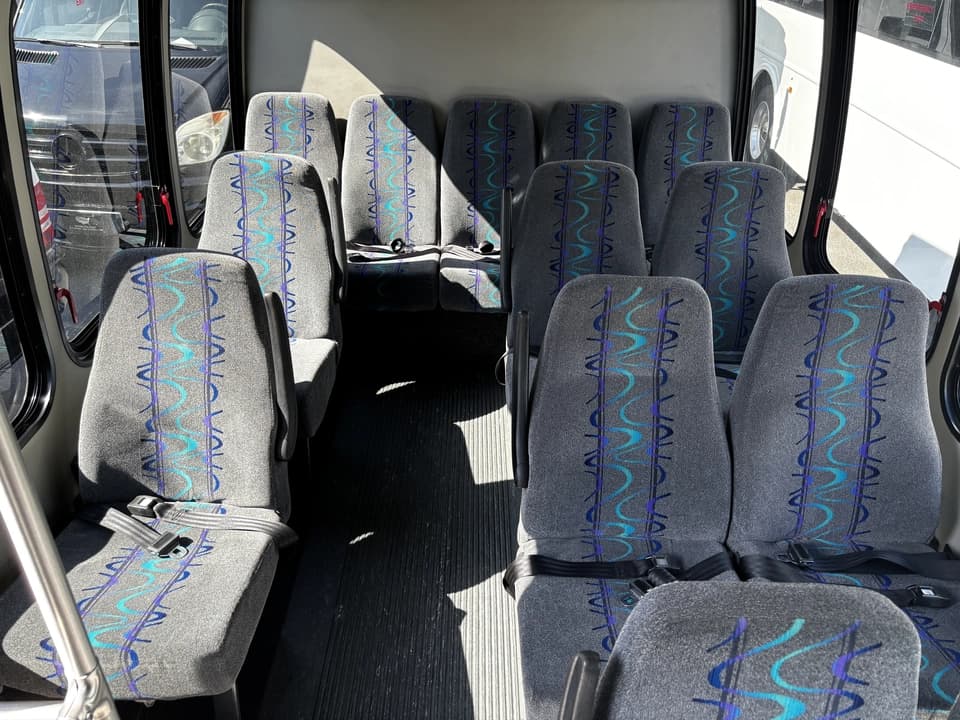 2013 Ford E350 Shuttle Bus - Image 14