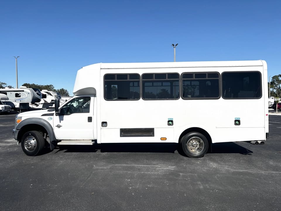 2012 Ford F550 Shuttle Bus - Image 2