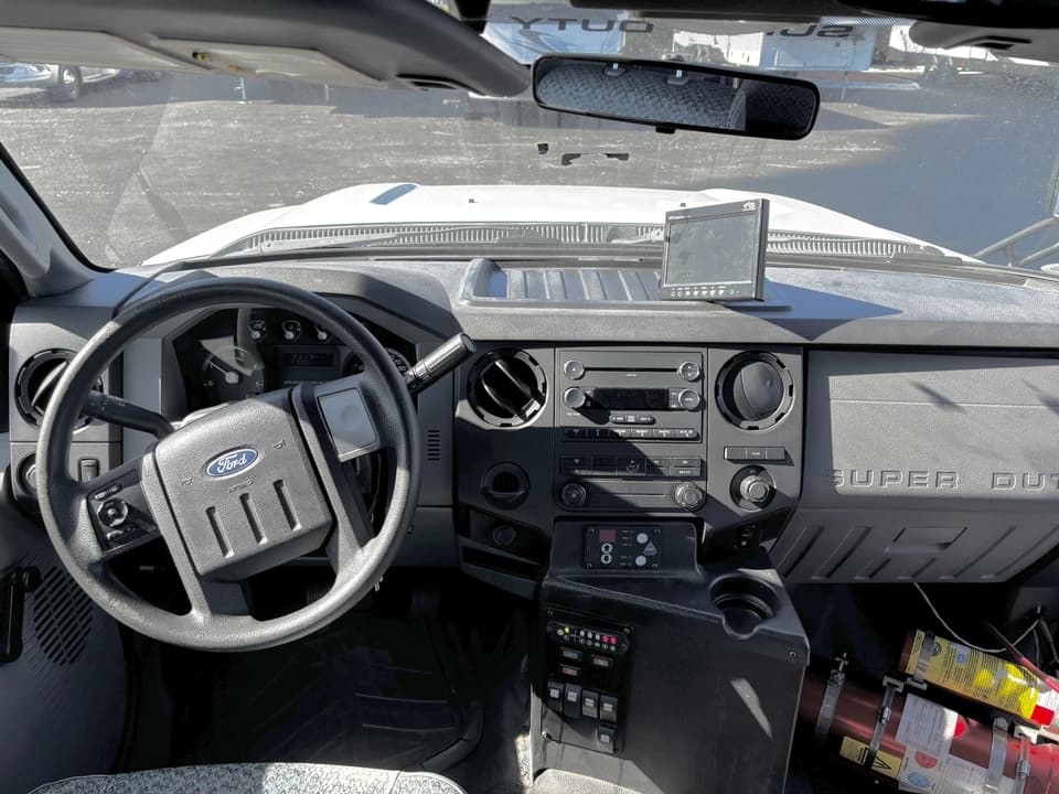 2012 Ford F550 Shuttle Bus - Image 13