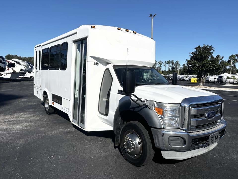 2012 Ford F550 Shuttle Bus - Image 3