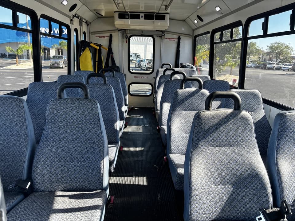 2012 Ford F550 Shuttle Bus - Image 8