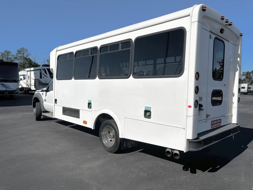 2012 Ford F550 Shuttle Bus - Image 5