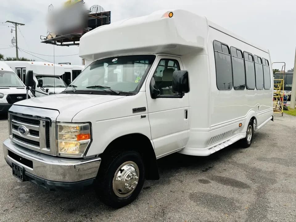 2012 Ford E450 Shuttle Bus - Image 2