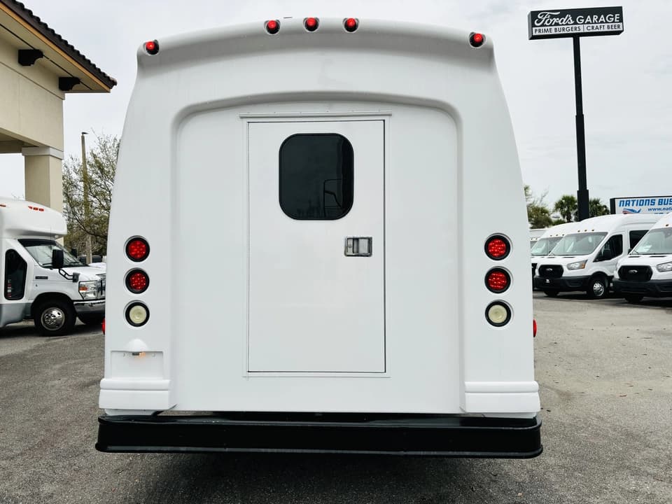 2012 Ford E450 Shuttle Bus - Image 3