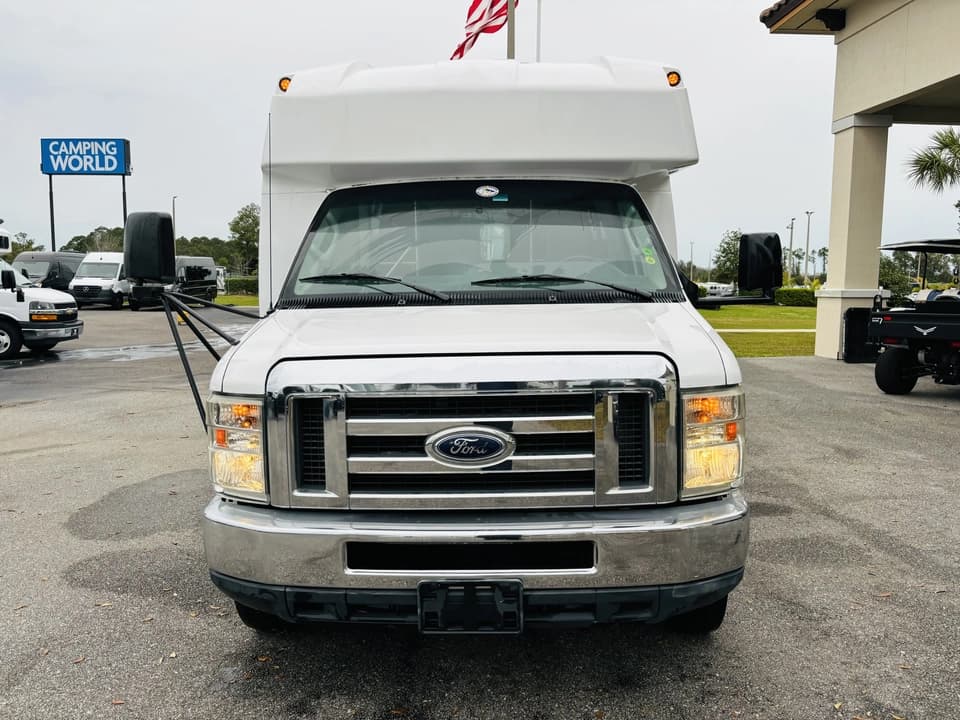 2012 Ford E450 Shuttle Bus - Image 5