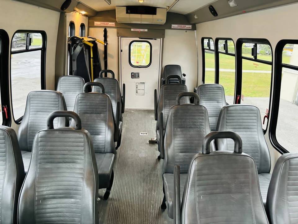 2012 Ford E450 Shuttle Bus - Image 13