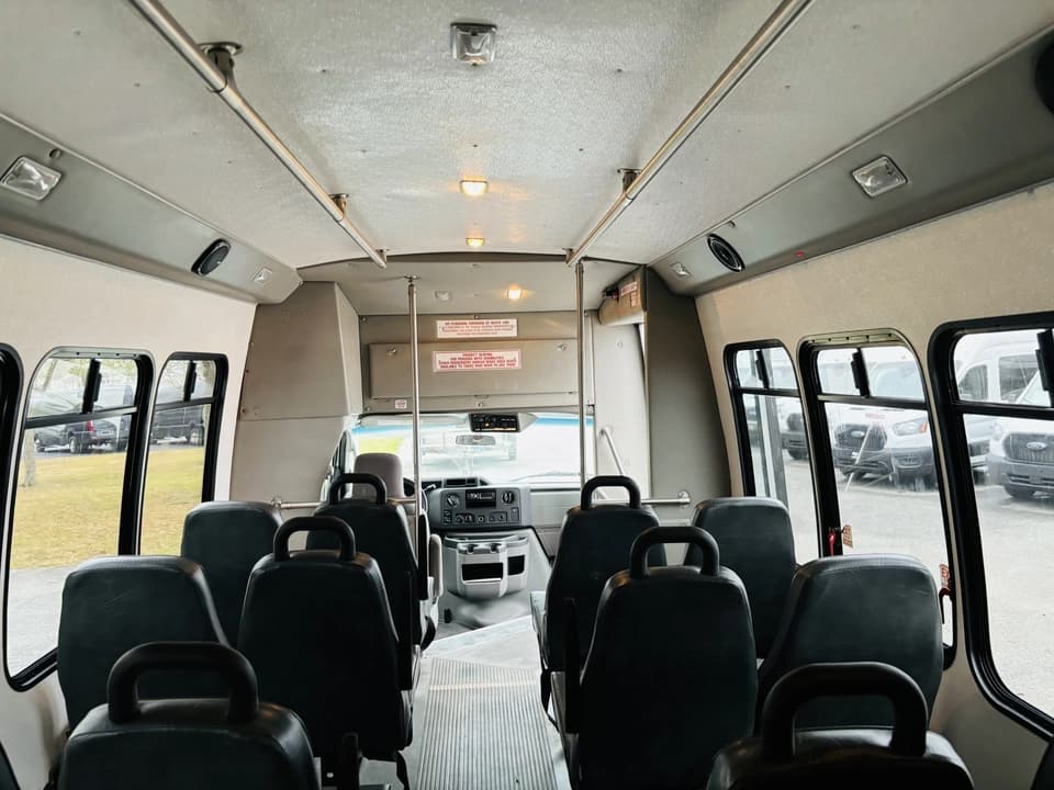 2012 Ford E450 Shuttle Bus - Image 8