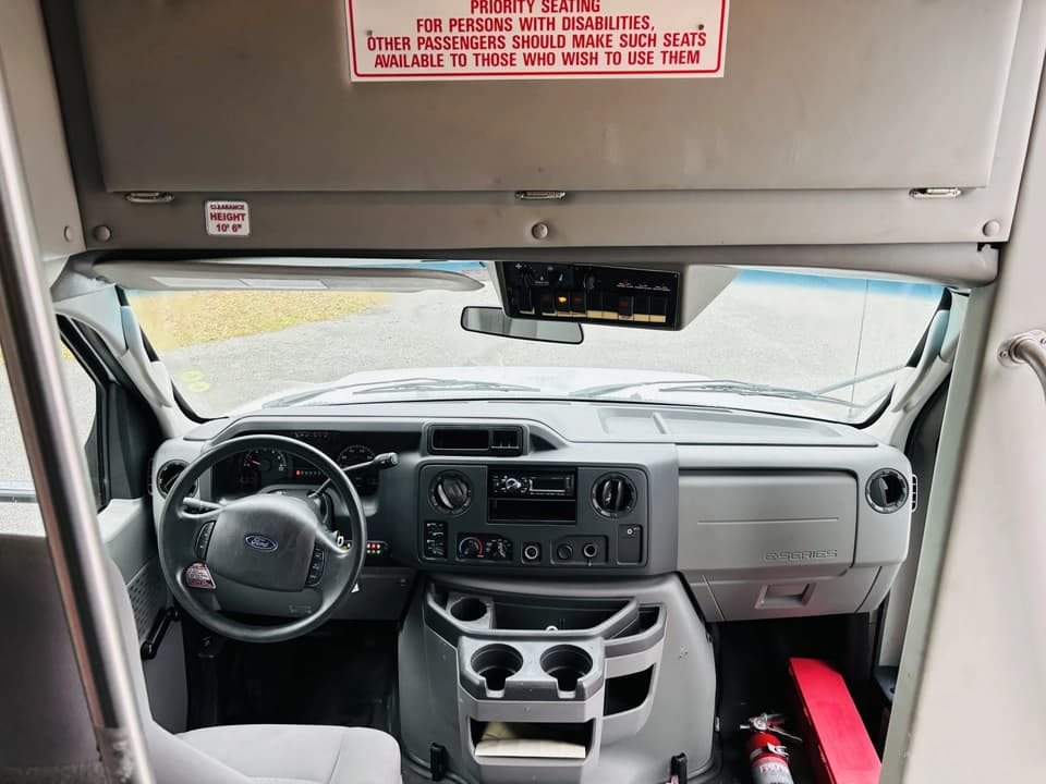 2012 Ford E450 Shuttle Bus - Image 7