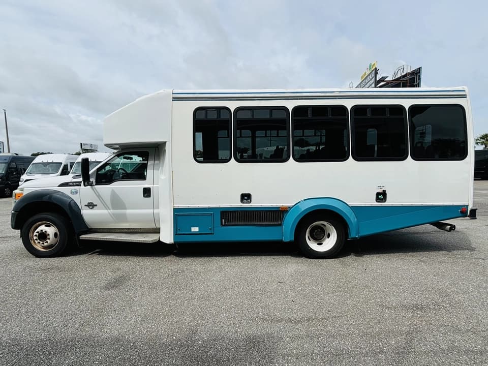 2012 Ford F450 Shuttle Bus - Image 7