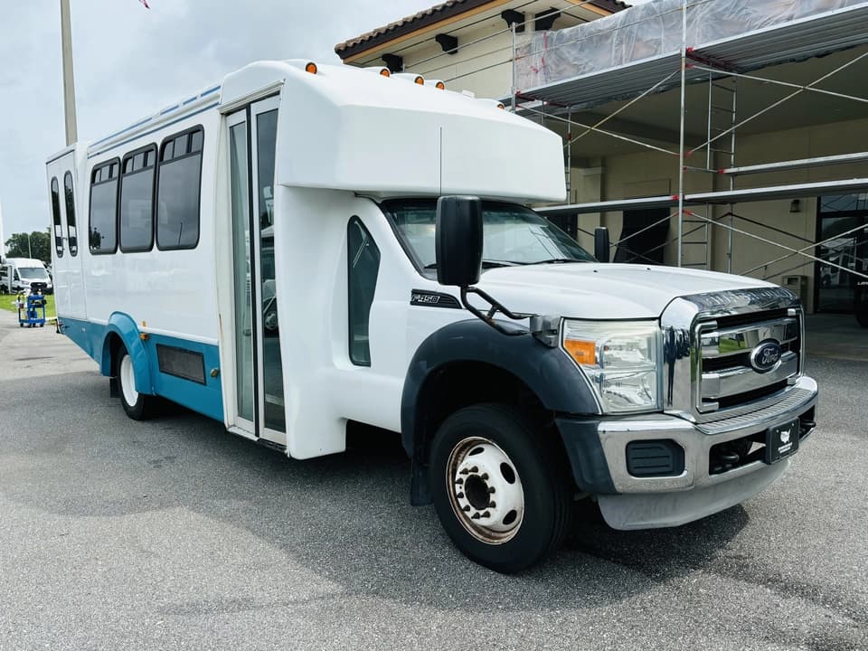 2012 Ford F450 Shuttle Bus - Image 2