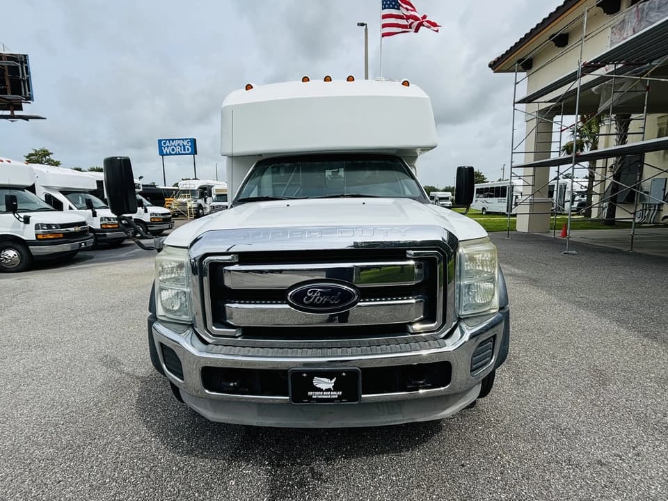 2012 Ford F450 Shuttle Bus - Image 5