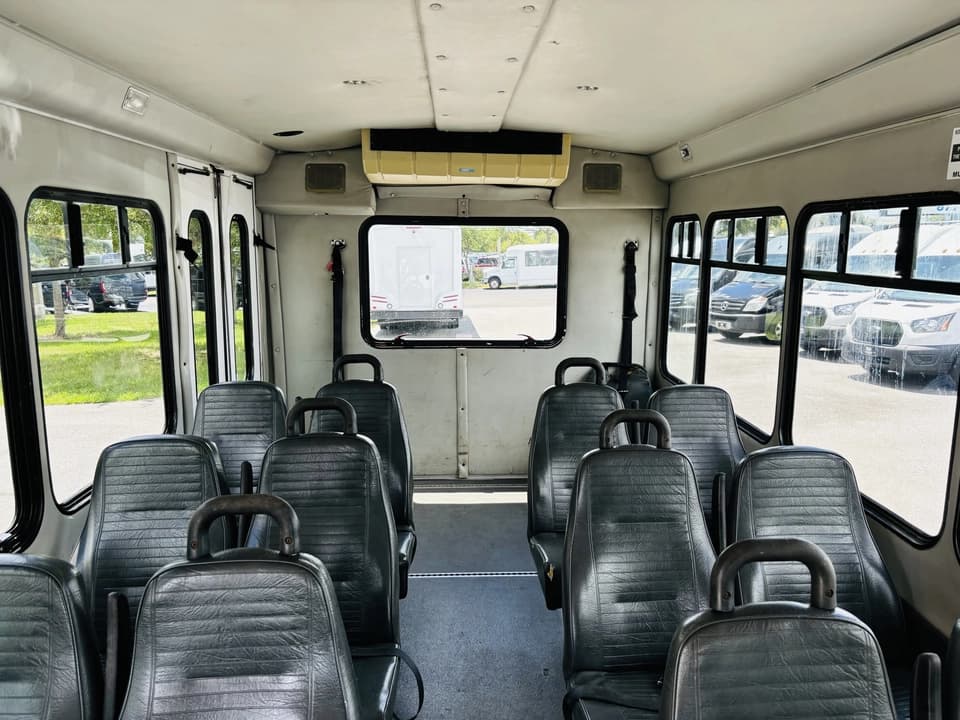 2012 Ford E350 Shuttle Bus - Image 8