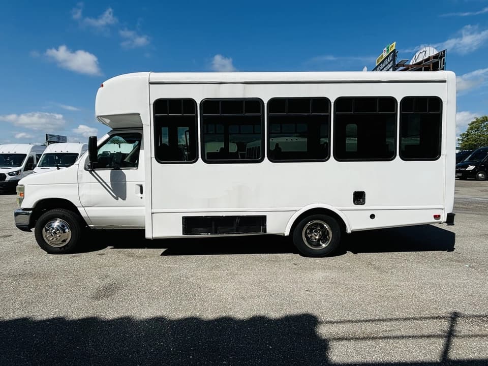 2012 Ford E350 Shuttle Bus - Image 6