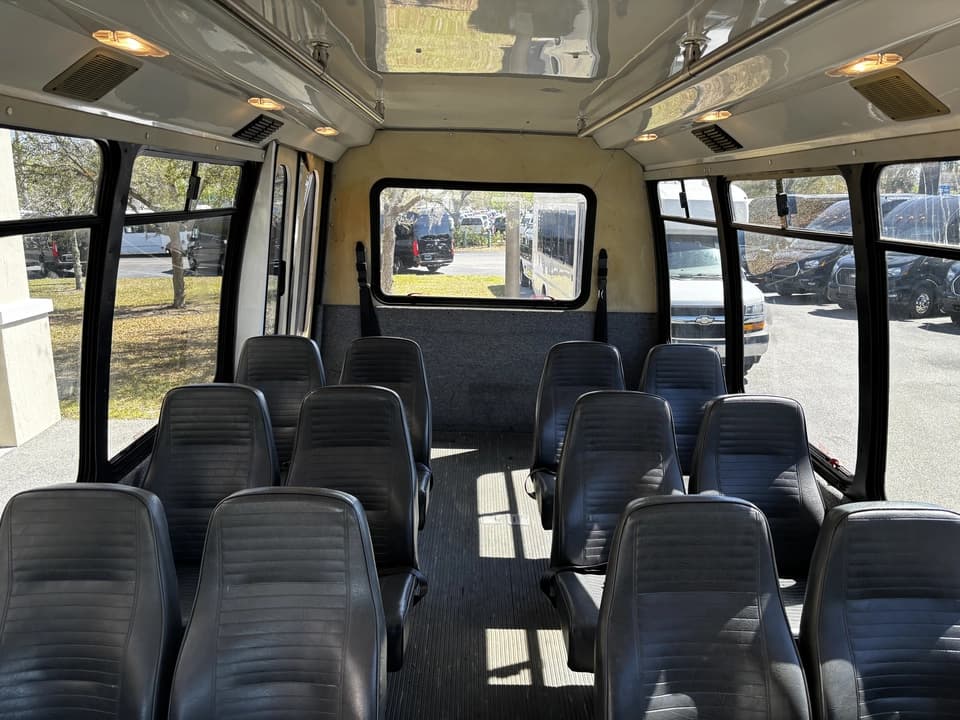 2007 Ford E450 Shuttle Bus - Image 5