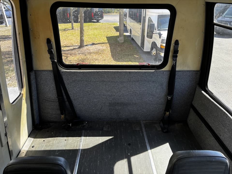 2007 Ford E450 Shuttle Bus - Image 8