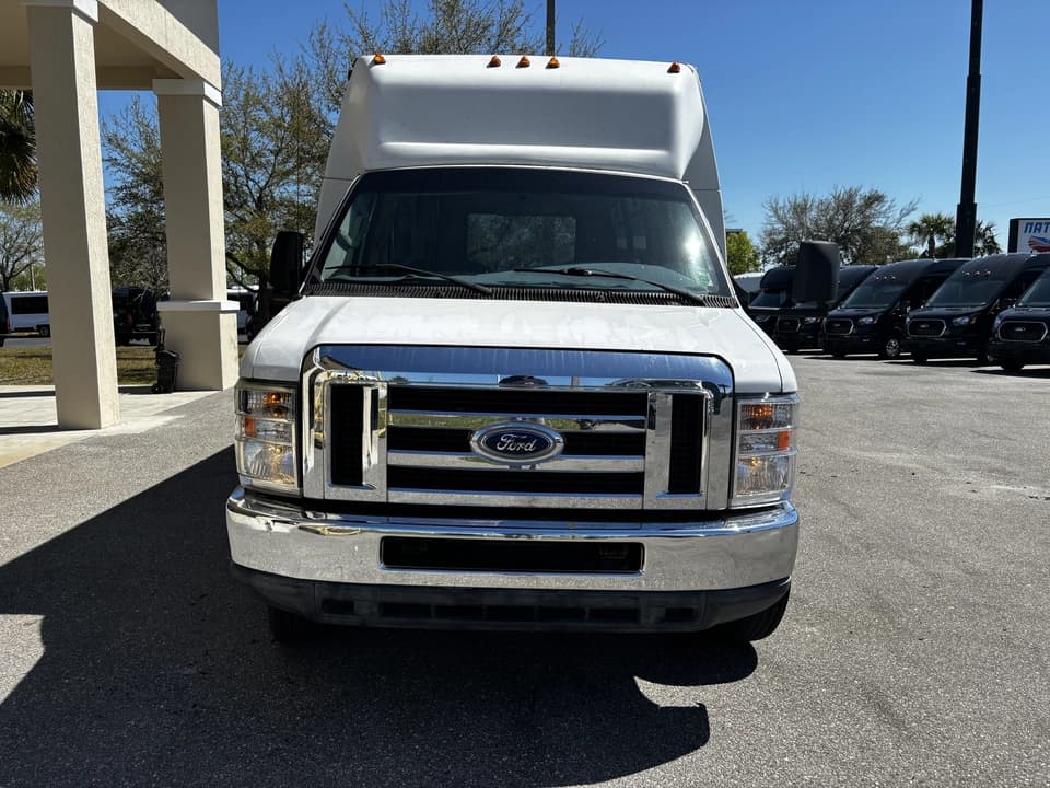2007 Ford E450 Shuttle Bus - Image 2