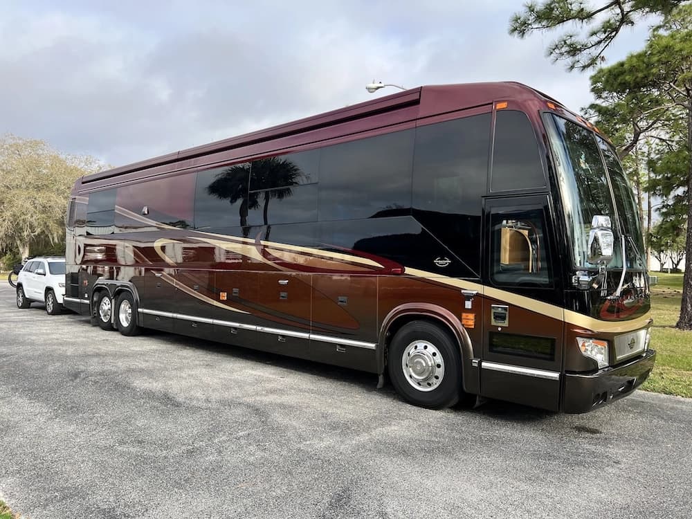 2007 Prevost Marathon H3-45 Motorhome - Image 1