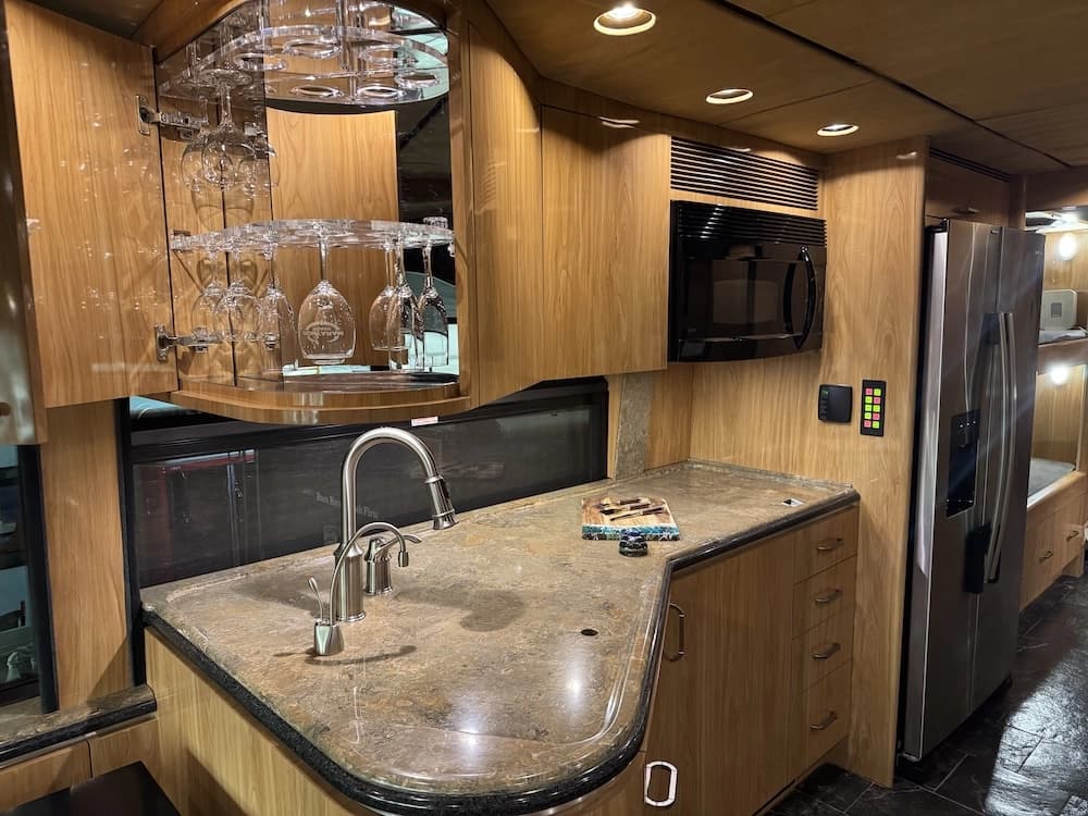 2007 Prevost Marathon H3-45 Motorhome - Image 18