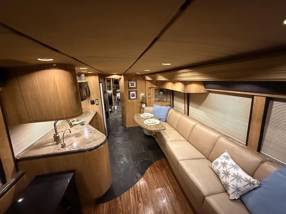 2007 Prevost Marathon H3-45 Motorhome - Image 22