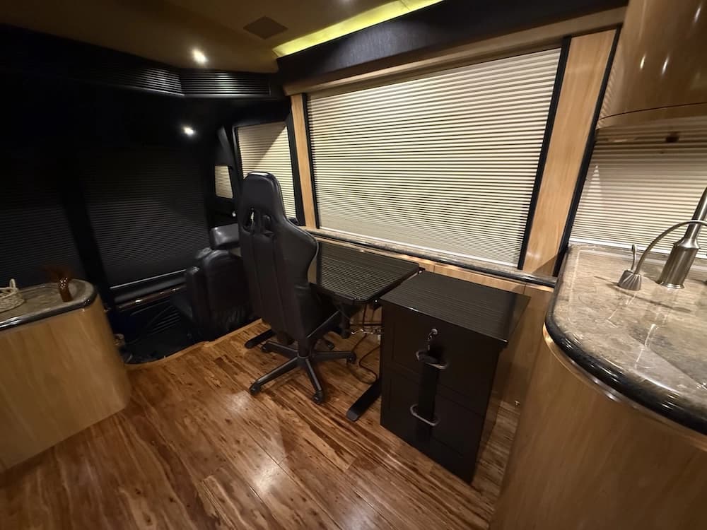 2007 Prevost Marathon H3-45 Motorhome - Image 23