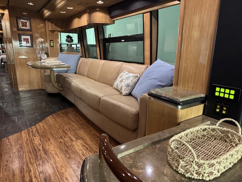 2007 Prevost Marathon H3-45 Motorhome - Image 27