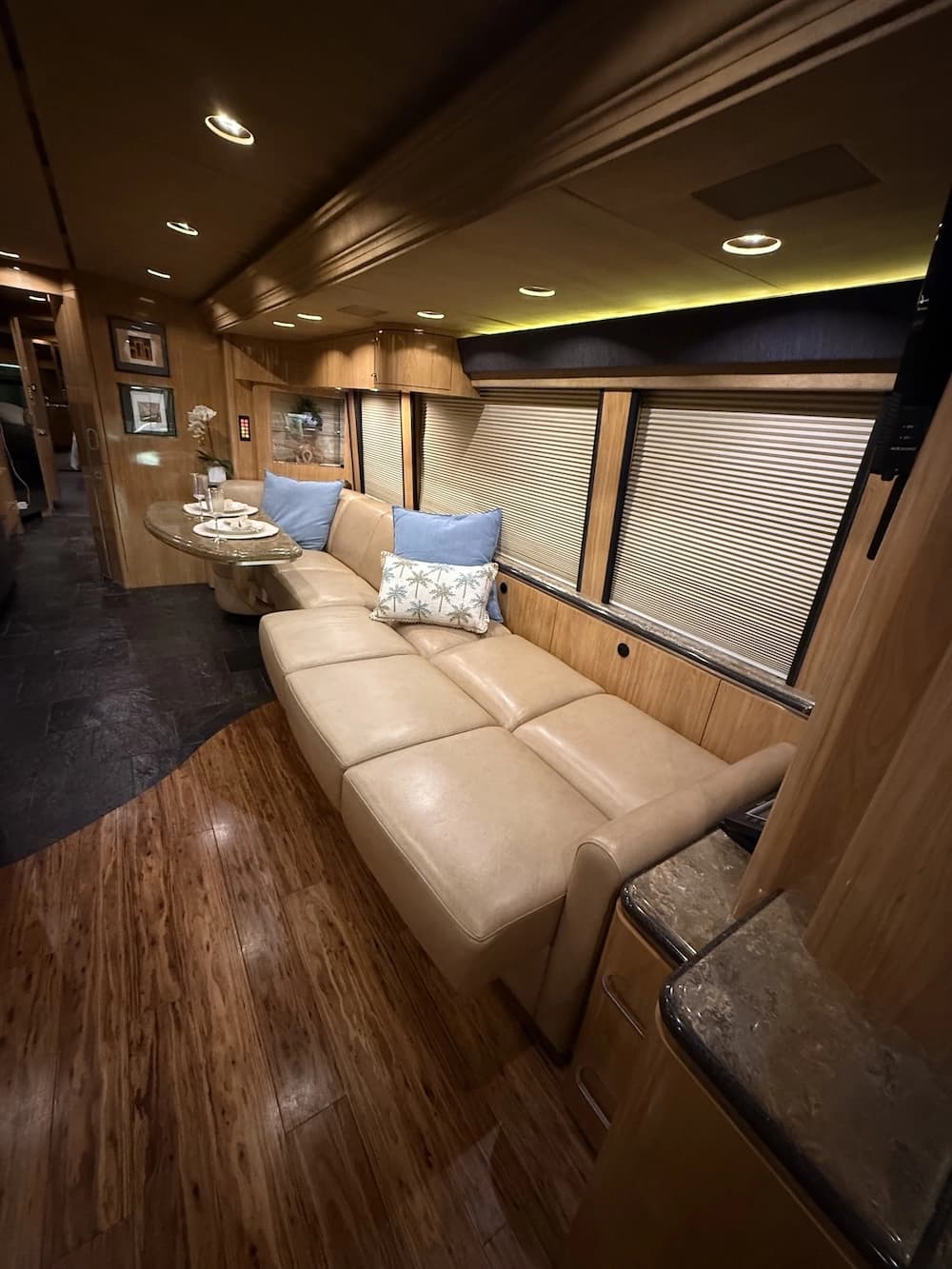 2007 Prevost Marathon H3-45 Motorhome - Image 28