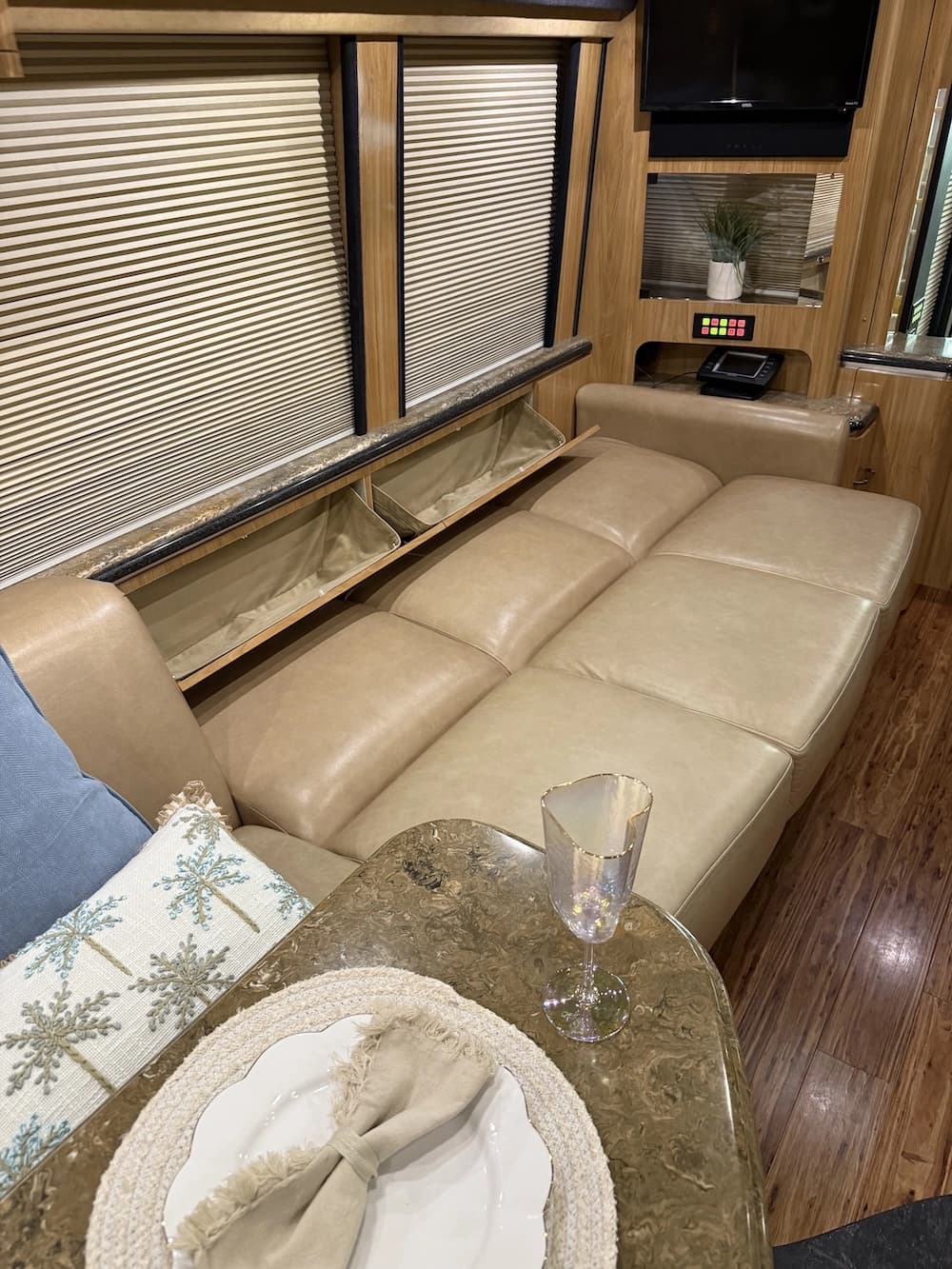 2007 Prevost Marathon H3-45 Motorhome - Image 29